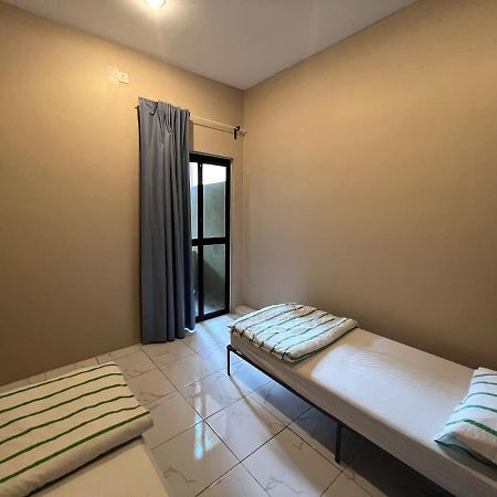 Theatbas Homestay 17 In Seri Iskandar Perak 3 Bedroom Bota Extérieur photo