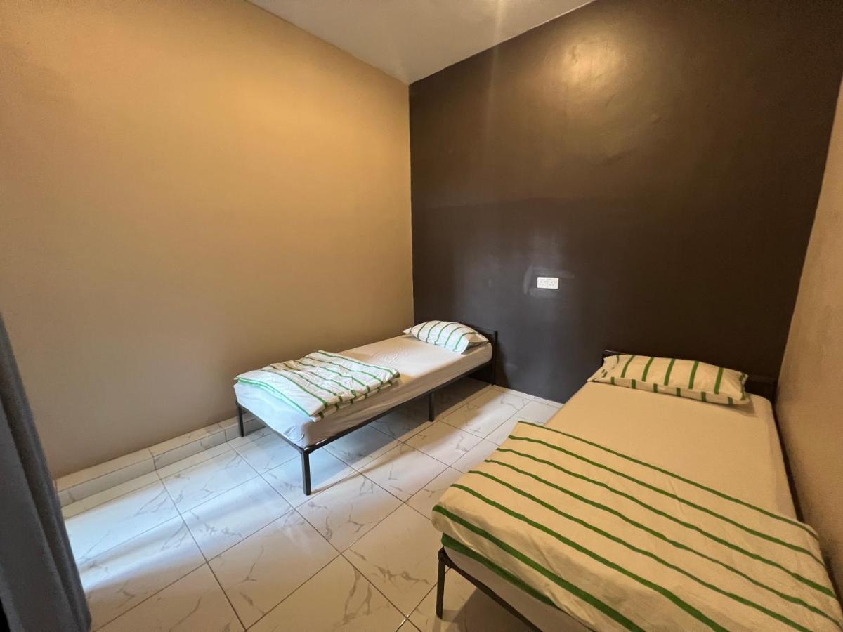 Theatbas Homestay 17 In Seri Iskandar Perak 3 Bedroom Bota Extérieur photo